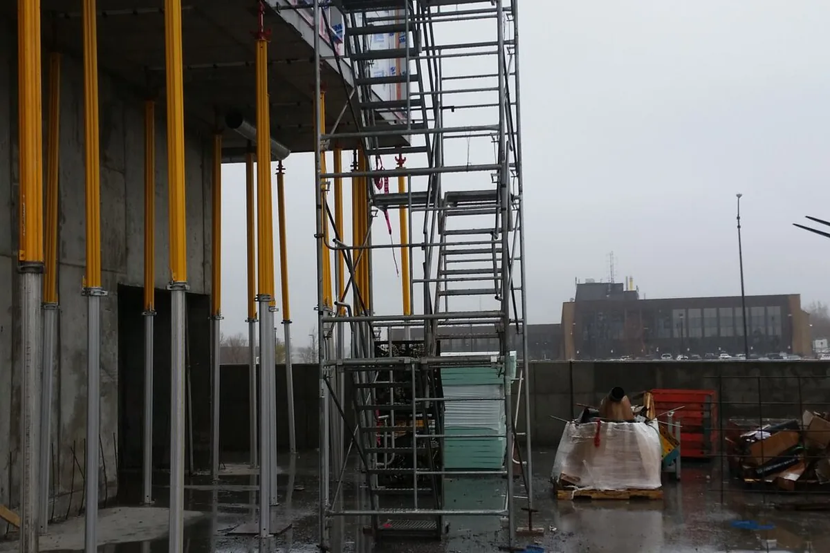 Temporary enclosure and access stair tower