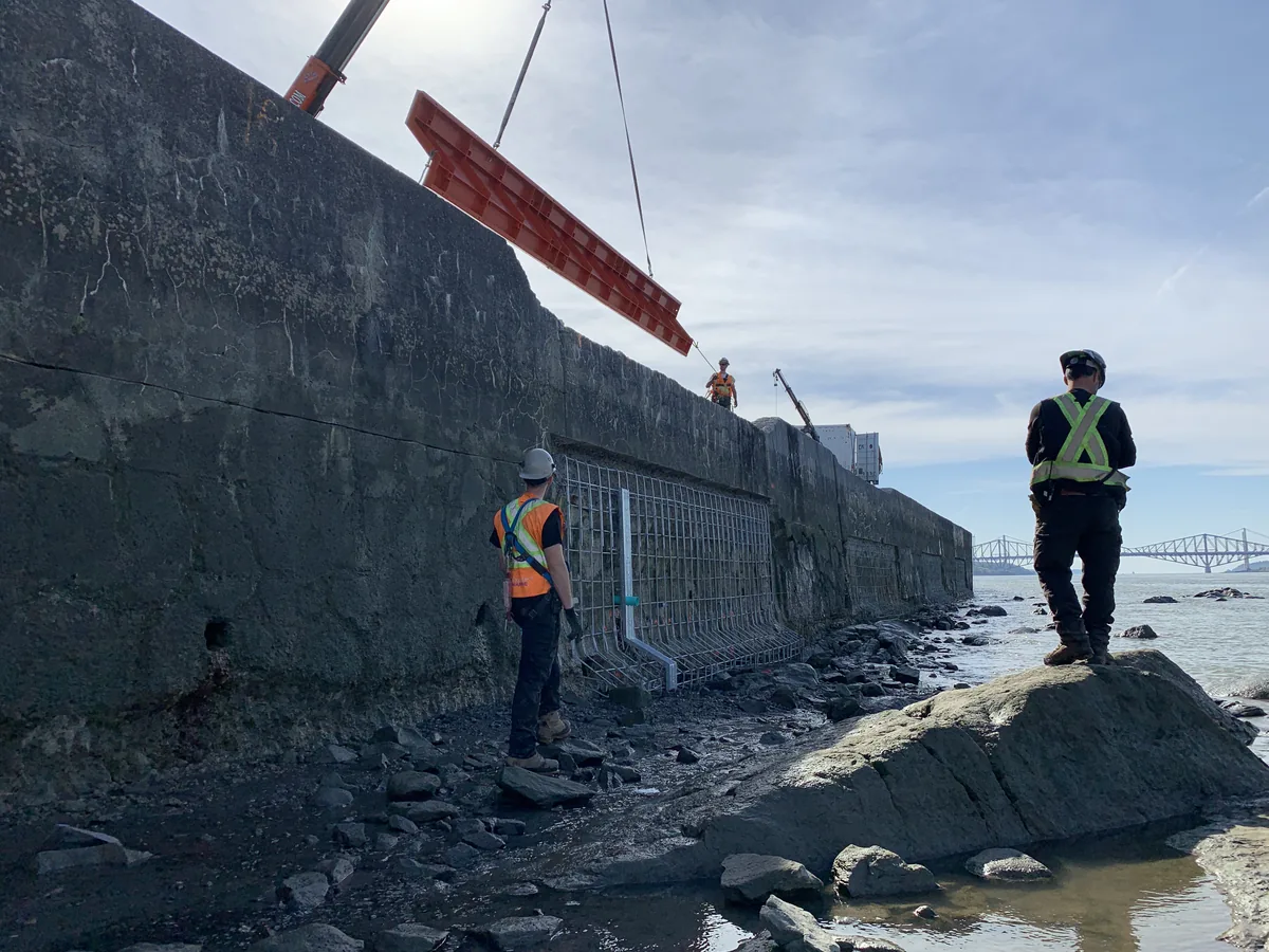 Crane lowering along the wall, Anse Benson project