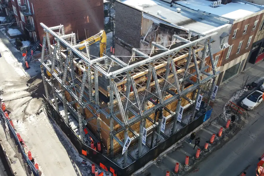 Custom-designed retention frame for a heritage facade