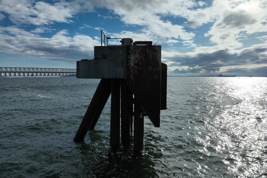 Mooring dolphin on four piles, before demolition