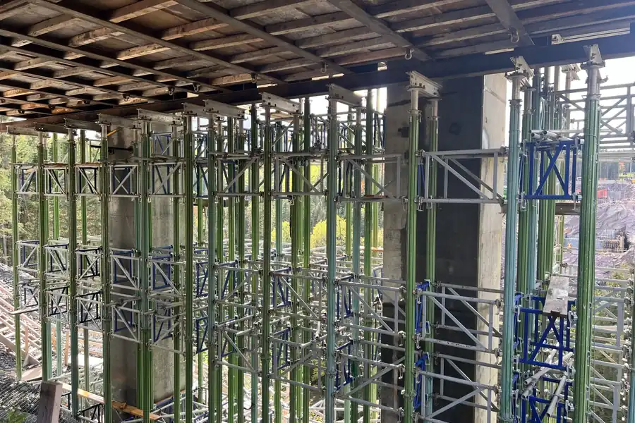 Full deck shoring before the pour