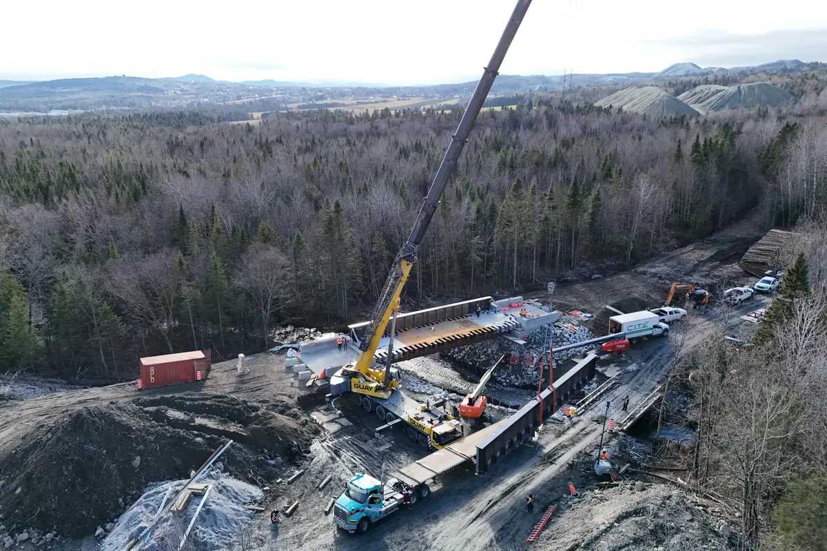 Mobile Crane Lifting