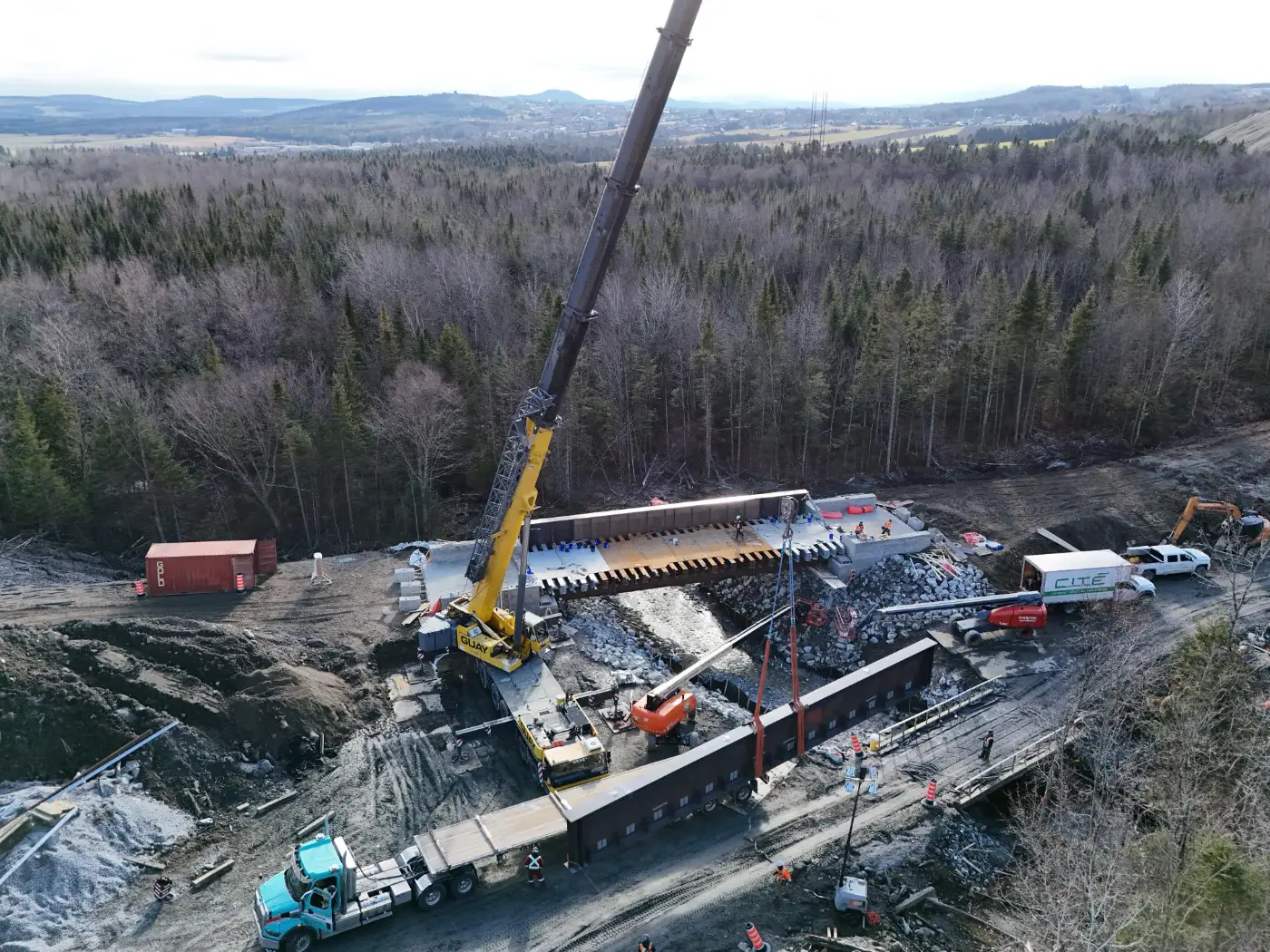 Grue mobile en poste de levage — A40 Masson