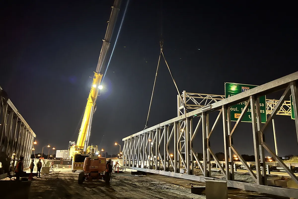 Bridge deck launched into place on temporary supports
