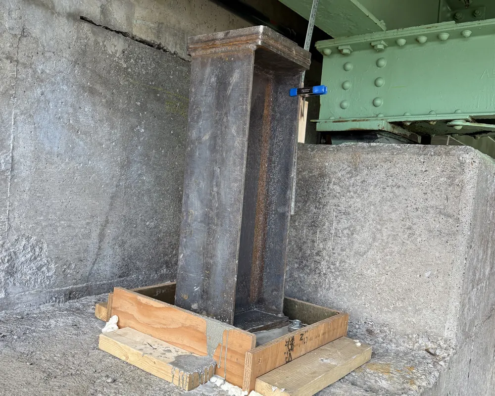 Shims and steel block at the bearing seat