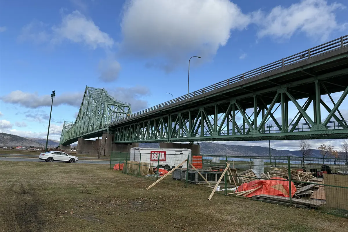 Site setup at the foot of the bridge