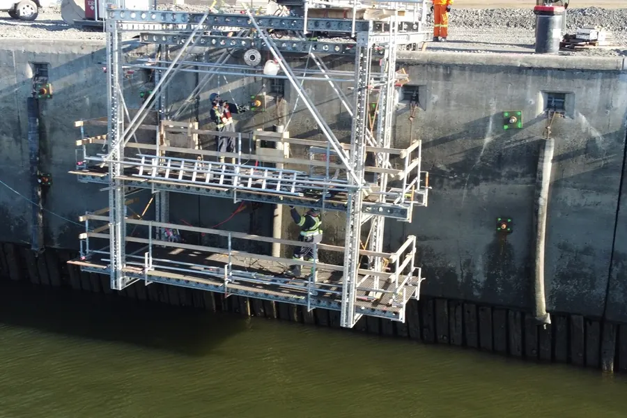 Access platform suspended from the sheet pile wall — Davie shipyard